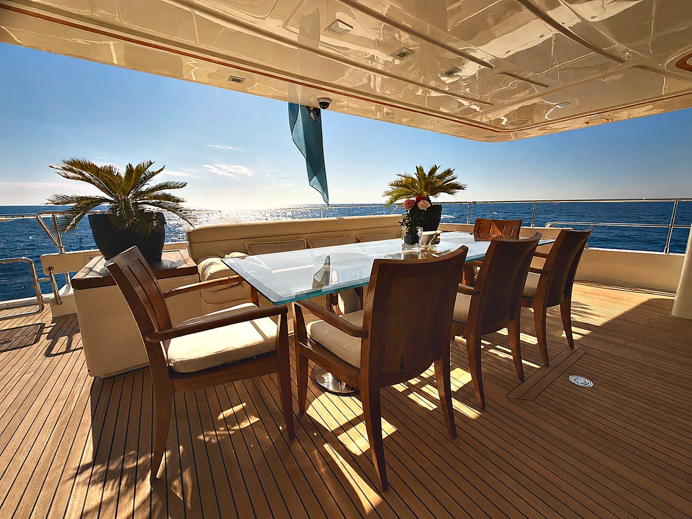 Aft deck dining