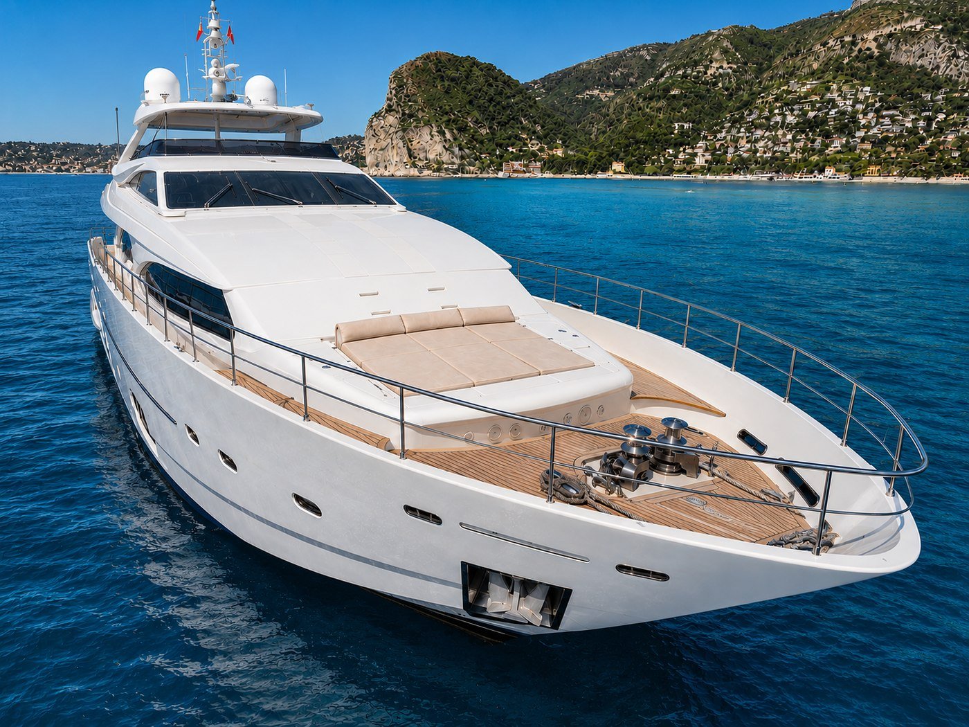 Foredeck and sunpads